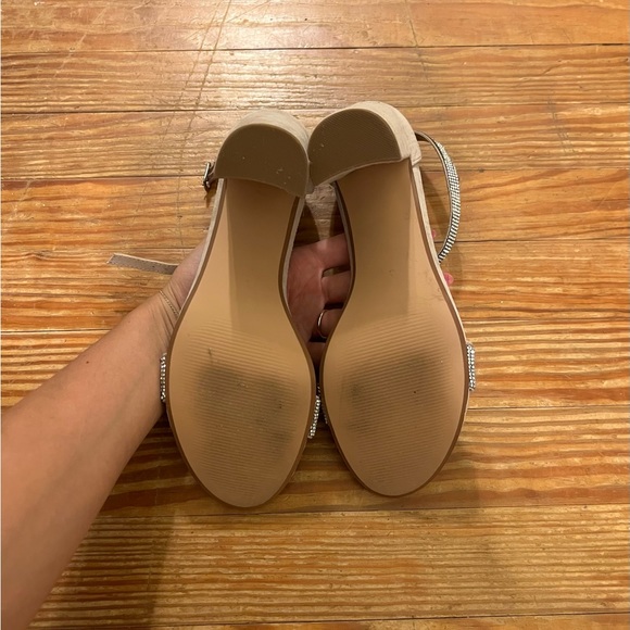 Heels - Picture 4 of 4